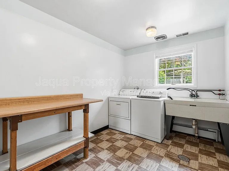 4420 Croyden Ave — Photo 18