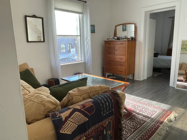 1 Beatrice St #2, Toronto, ON M6J 2T2