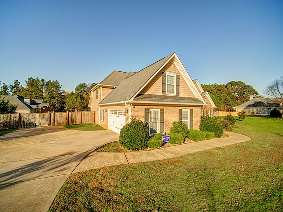 3rd image of 108 Cambridge Woods Dr