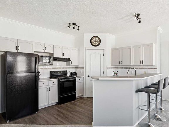 2nd image of 40 Edgeridge Ter NW