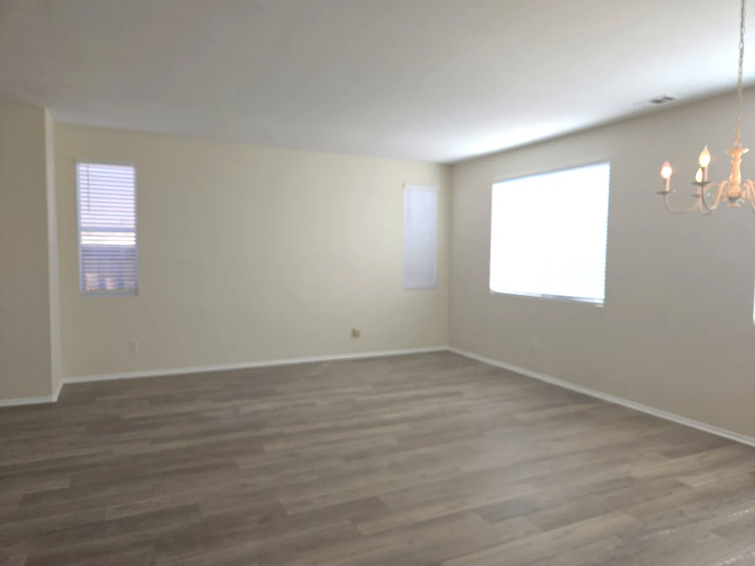 5 bed, 2511 sqft, $3,600 — Photo 4