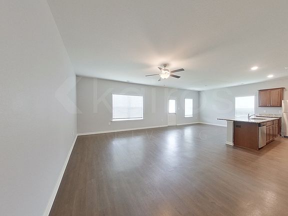 4th image of 101 Mayflower Cir