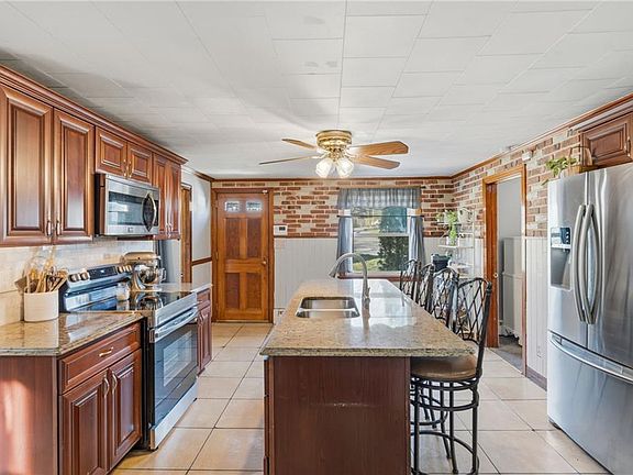 5th image of 25 Pine Swamp Rd