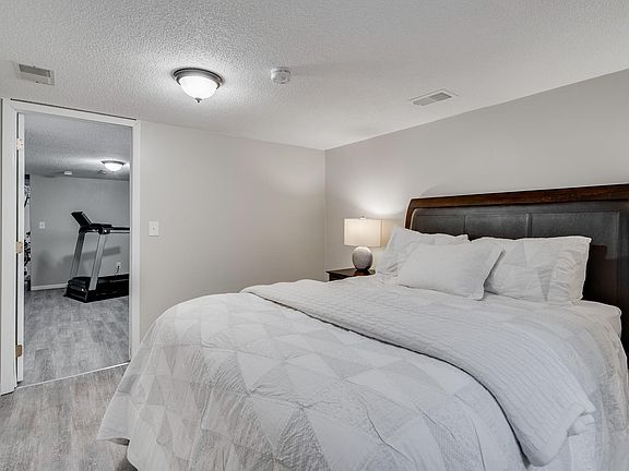 3rd image of 2212 28th Ave S #2212