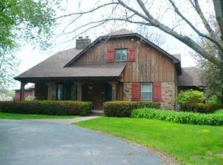 215 Betty Ln, Brookfield, WI 53005