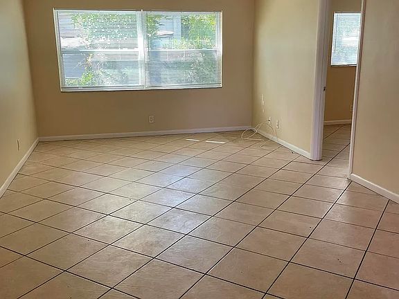 3rd image of 420 W Palm St #25
