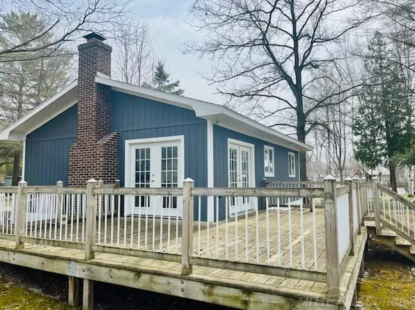 211 Atwood Dr, Prudenville, MI 48651