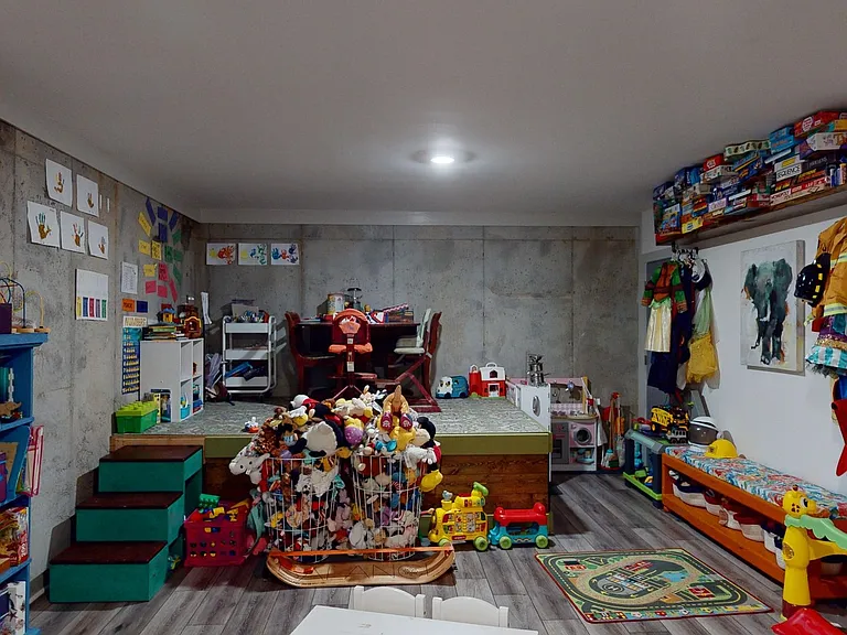 7075 Fain Park Dr — Photo 32