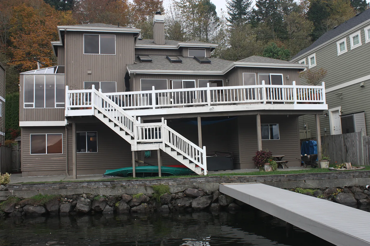 4257 E Lake Sammamish Shore Ln SE photo 1