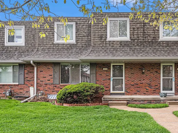 2318 Benson Gardens Blvd, Omaha, NE 68134