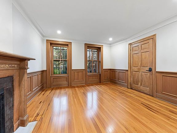4th image of 372 Bainbridge St