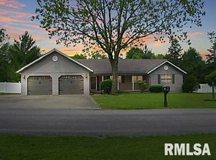 143 Ash Wood Ln, Carbondale, IL 62901