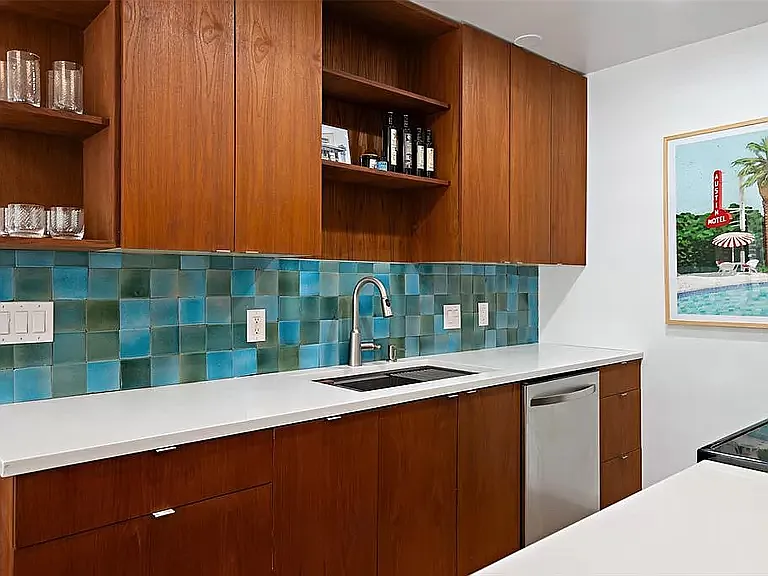 500 E Riverside Dr — Photo 7