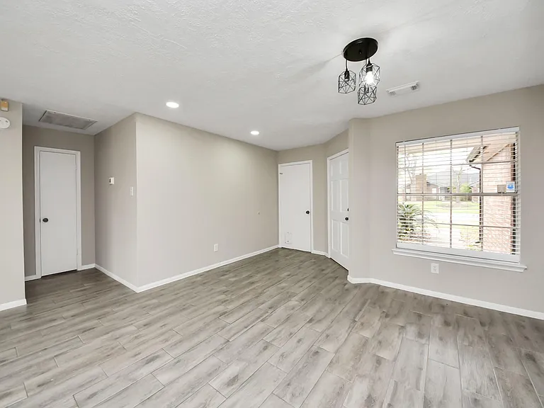 4915 Pecan Grove Dr — Photo 5