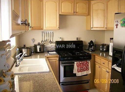 4th image of 5447 Plainview Ave