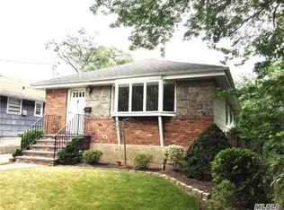 208 E Beverly Pkwy, Valley Stream, NY 11580