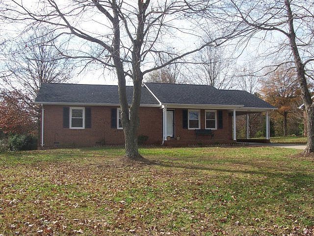 1st image of 1906 Carolyn Dr