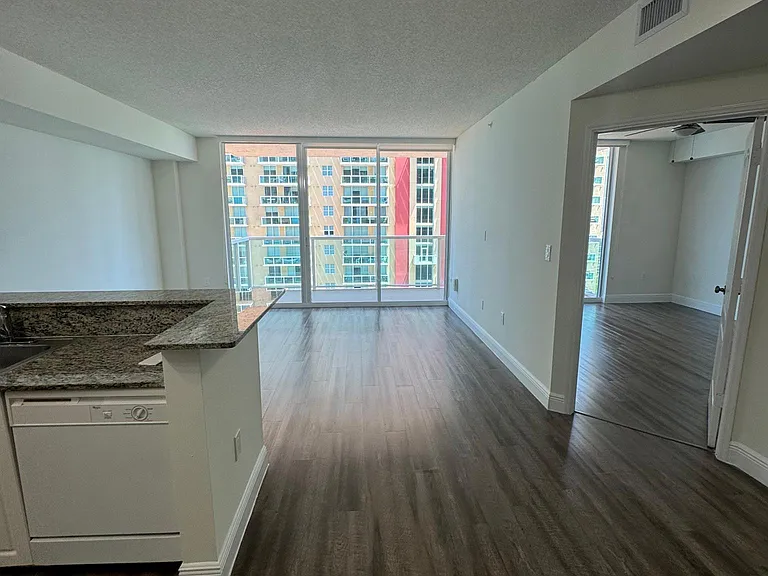 17000 N Bay Rd #1607 — Photo 4