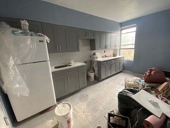 4th image of 166 Manhattan Ave Floor 3