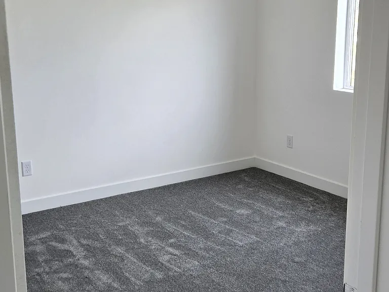 1538 Parke Ave S — Photo 10