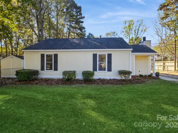 6010 Woodthrush Dr, Charlotte, NC 28227