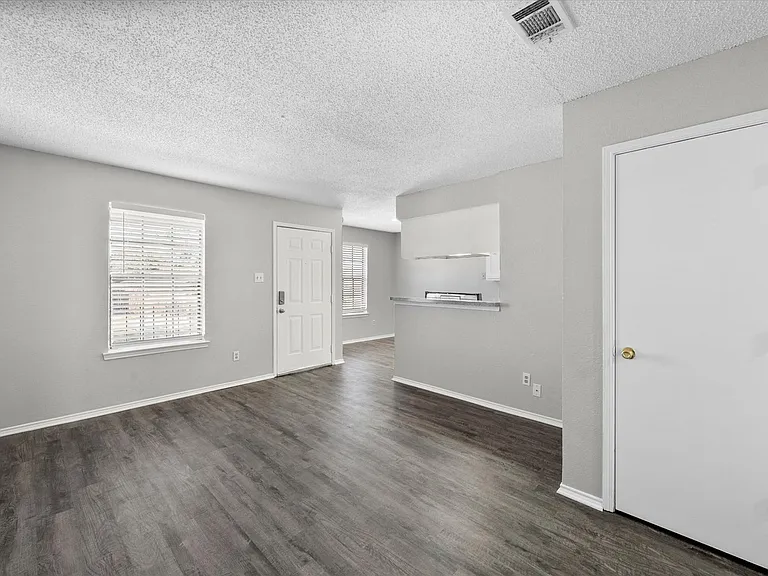 606 Kings Way Dr — Photo 6