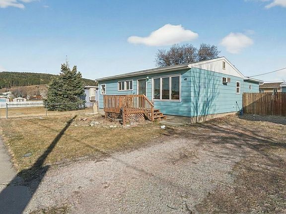3rd image of 604 Crazy Horse St