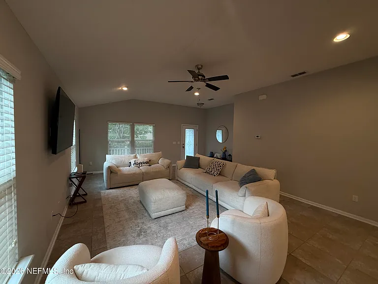 686 Glendale Ln — Photo 12