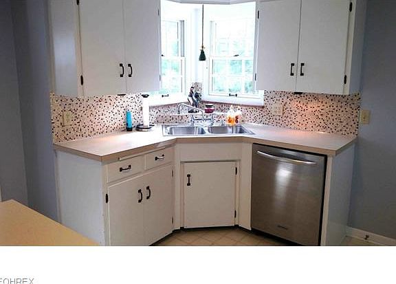 5th image of 20710 Belvidere Ave