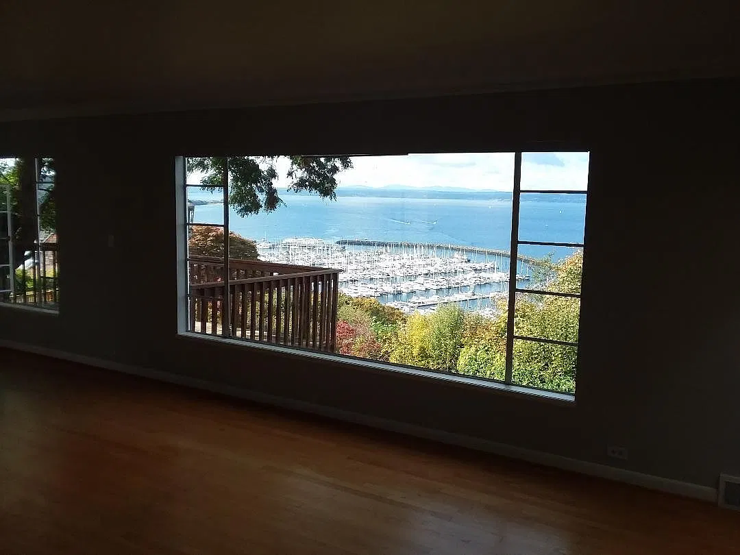 Beautiful 1940's home with stunning view of Pufet sound- Lease takeover through 6/30/2027 — Photo 3