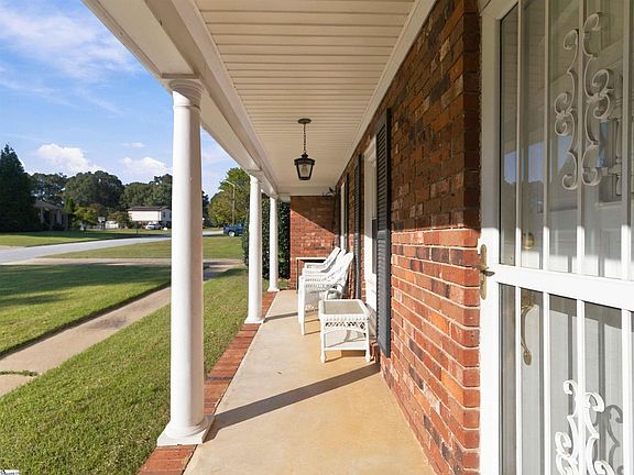 4th image of 109 Woodcliff Ct
