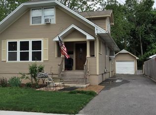 121 Vine St, Elgin, IL 60123