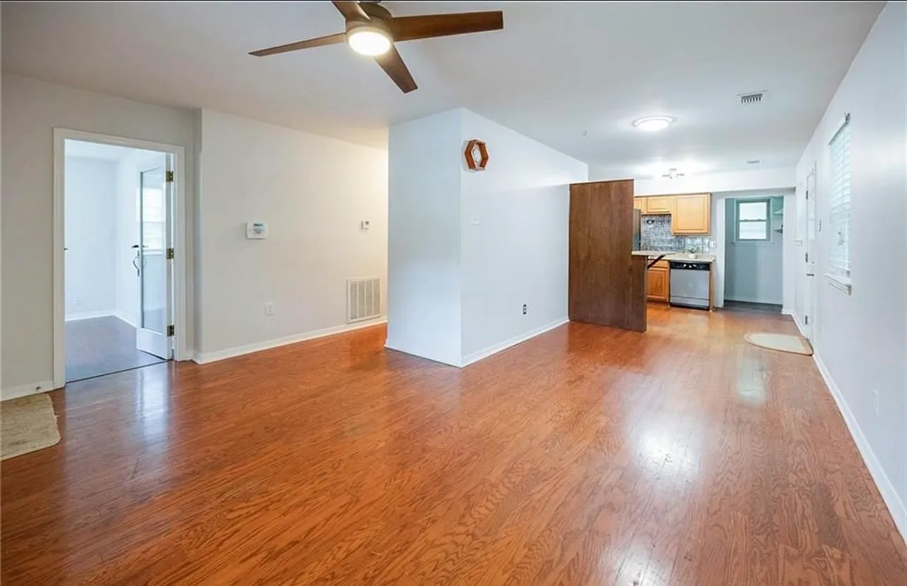 3 bed, 1087 sqft, $1,600 — Photo 1