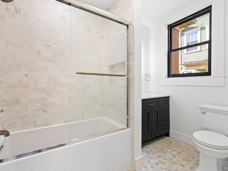 54 Trumbull St — Photo 20