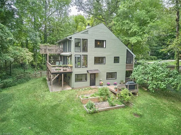 2650 Woodberry Dr, Winston Salem, NC 27106