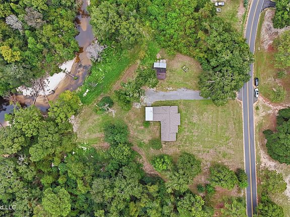 3rd image of 123 E Wilkerson Ferry Rd