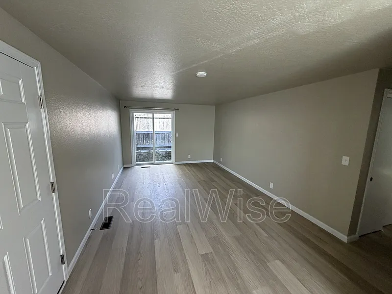 2 bed, 1.0 bath, $1,450 — Photo 4