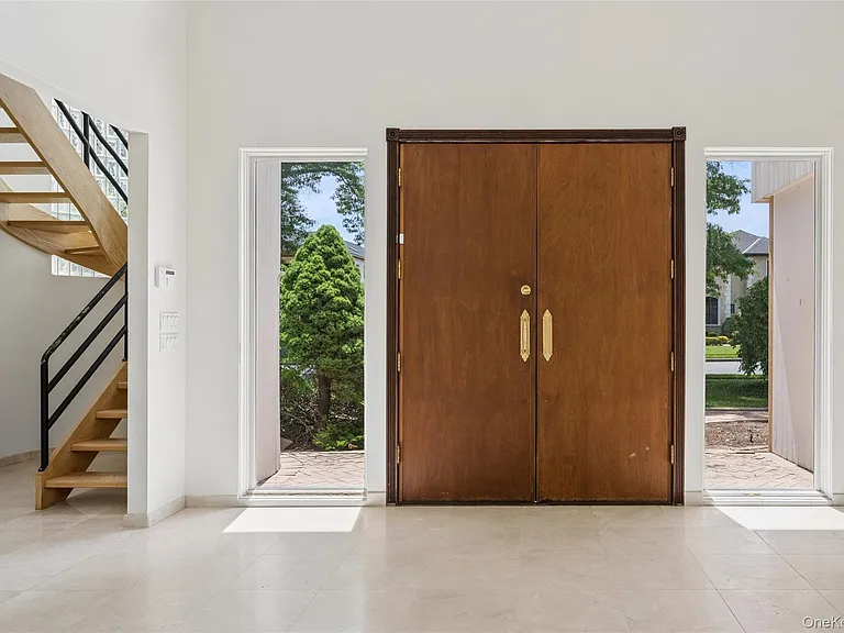 67 Parkway Dr — Photo 12