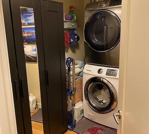 Laundry with lots of extra storage!