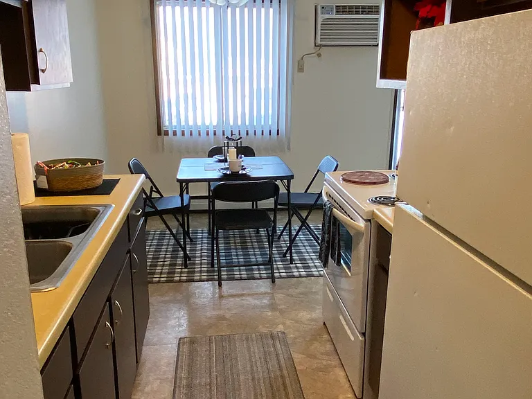 Amberwood Apartments — Photo 16