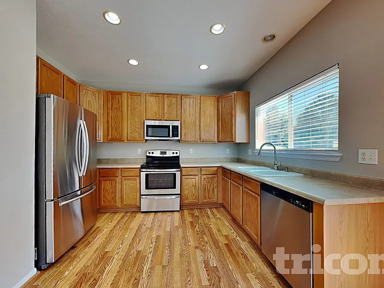 214 Straw Ct — Photo 4