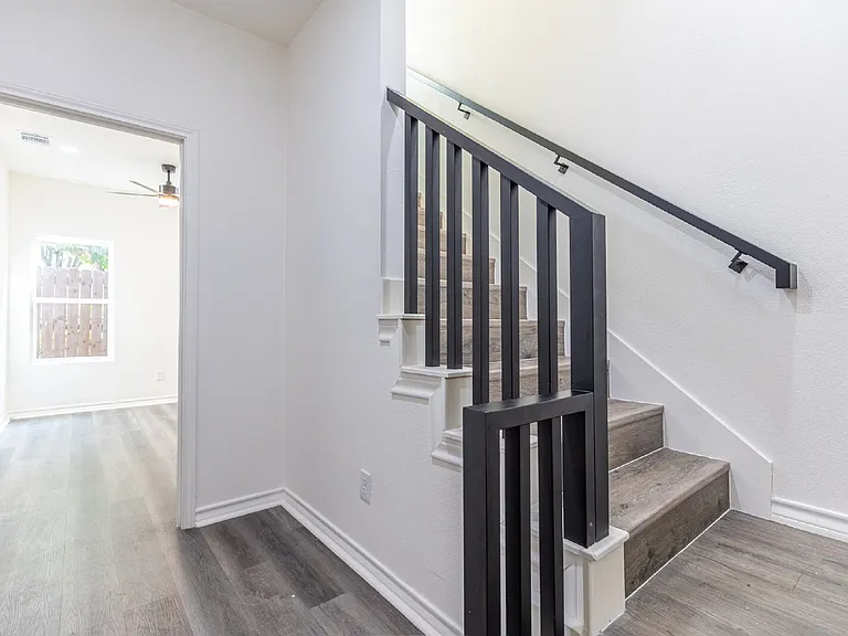 118 Shenandoah St #202 — Photo 4