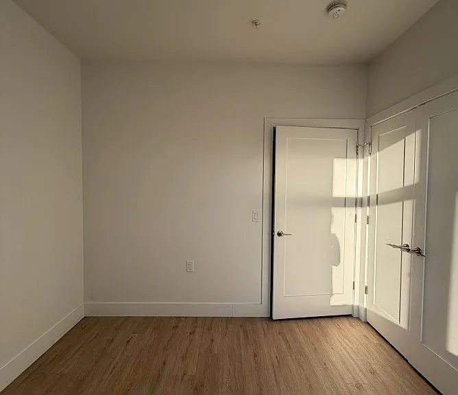 276 Duncan Ave #4D — Photo 7