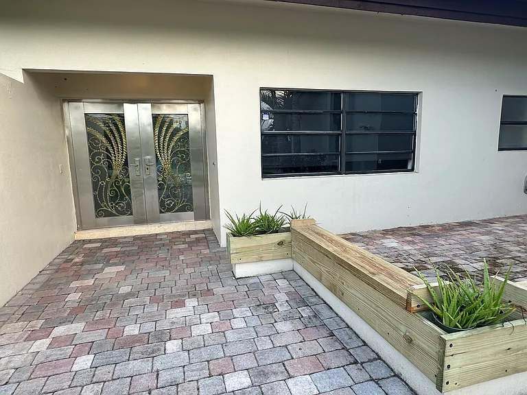 11460 SW 1st Ct — Photo 6