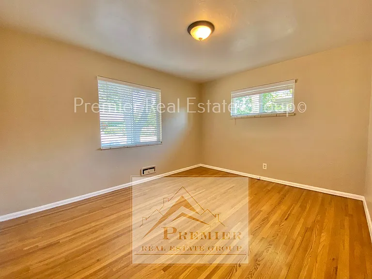 325 W Ramona Ave — Photo 9