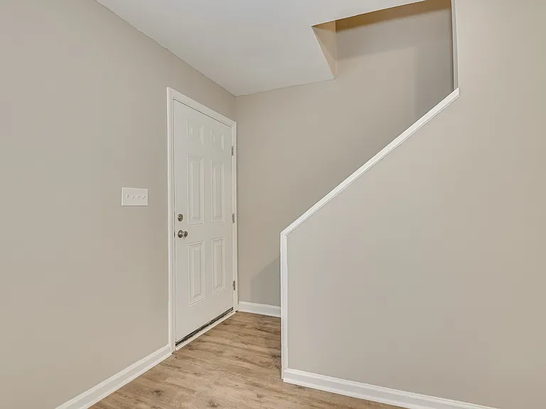 120 Chalet North Ct — Photo 16