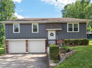 1219 NW Golfview Dr, Grain Valley, MO 64029