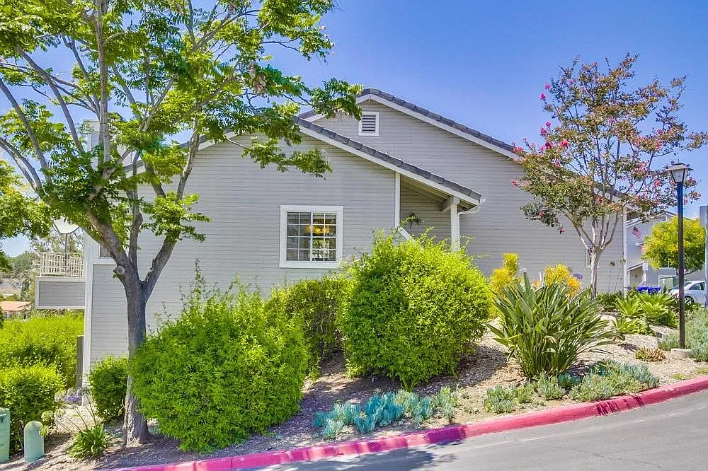 2 bed, 2.5 bath, 1172 sqft, $3,500 — Photo 2