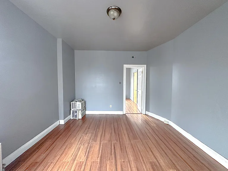 626 W Liberty St #1 — Photo 4
