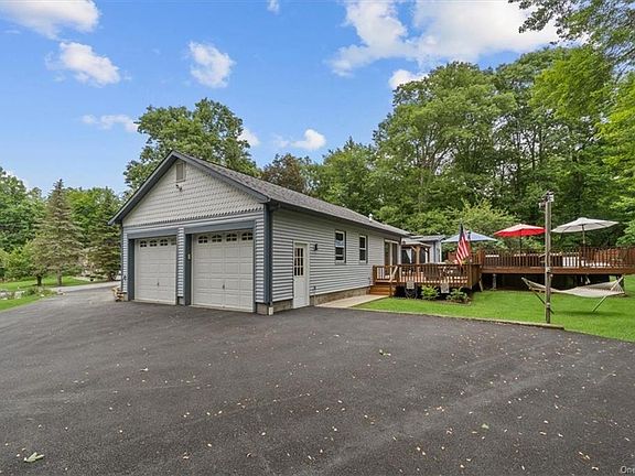 3rd image of 4 Elmwood Dr